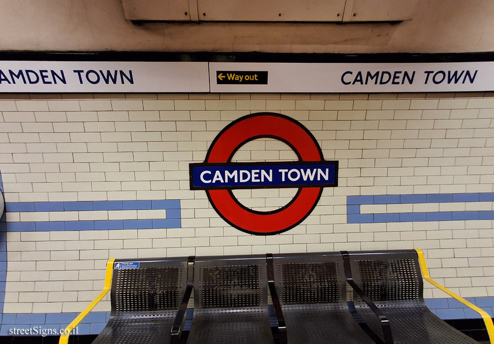 London - Green Park Subway Station - Interior of the station