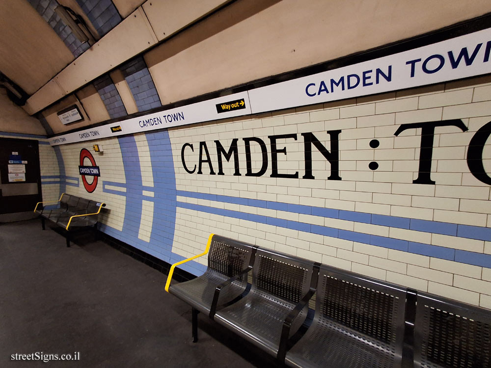 London - Green Park Subway Station - Interior of the station