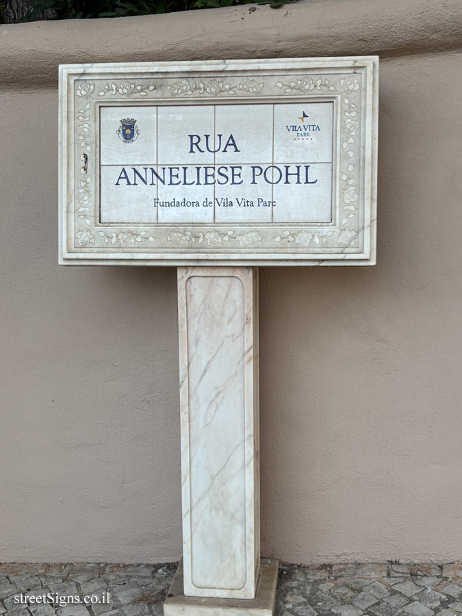 Porches - Anneliese Pohl street 