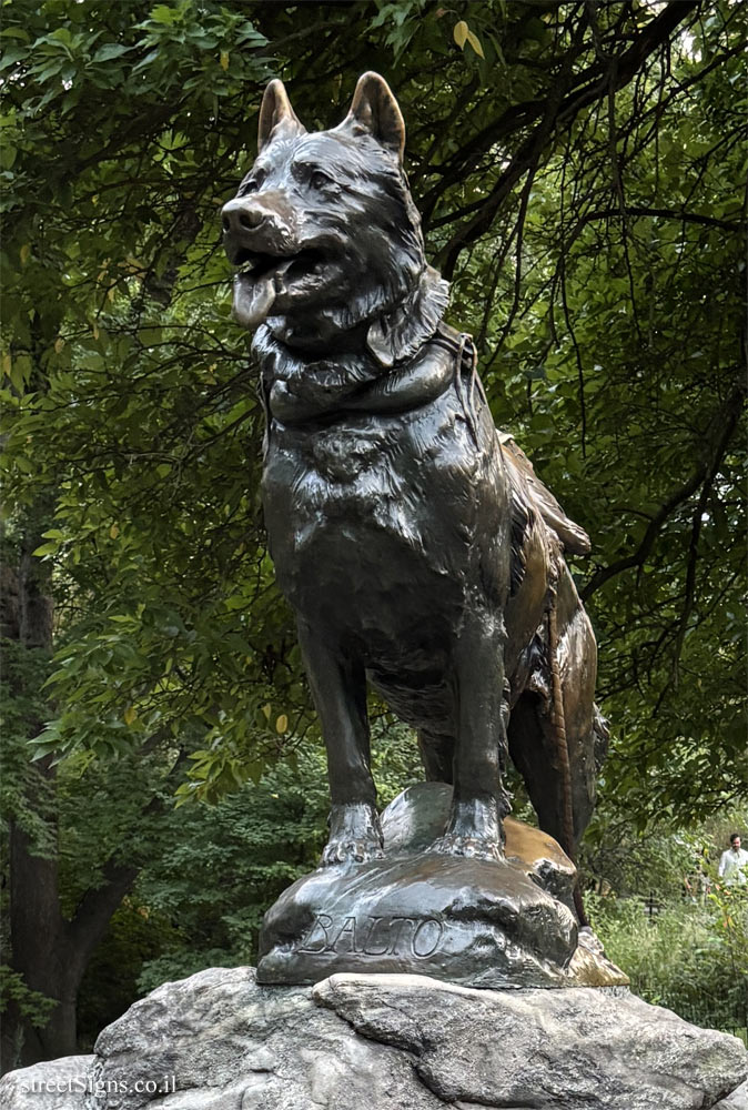 New York - Central Park - Balto’s statue - Willowdell Arch, East Dr, New York, NY 10065, USA