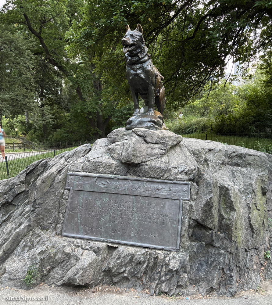 New York - Central Park - Balto’s statue - Willowdell Arch, East Dr, New York, NY 10065, USA
