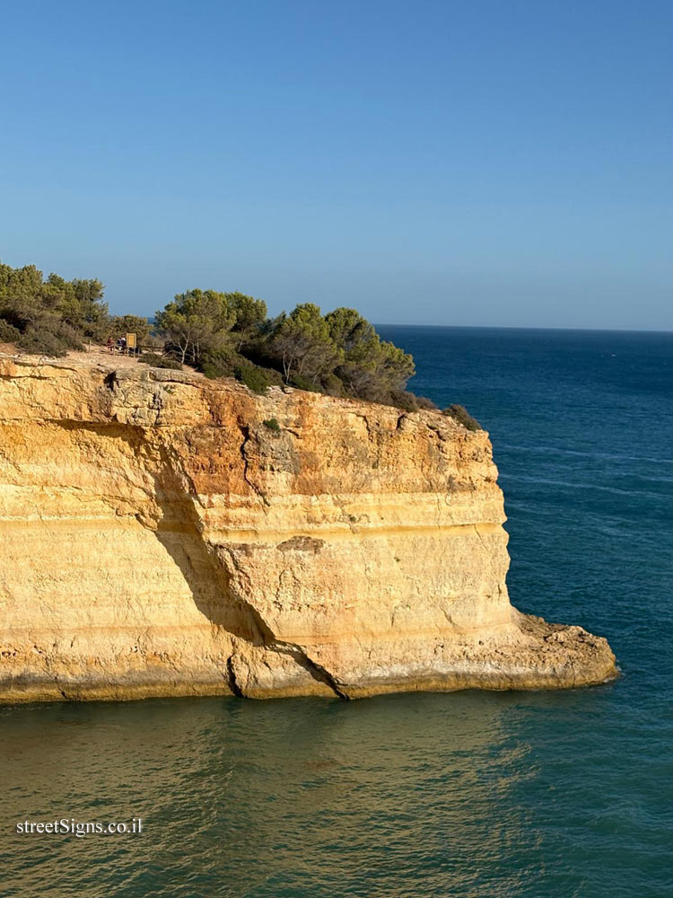 Lagoa - The Seven Hanging Valleys Walk - Estr. da Marinha 1, 8400-407 Lagoa, Portugal