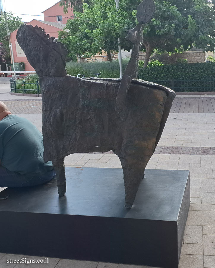 The following image belongs to this sign