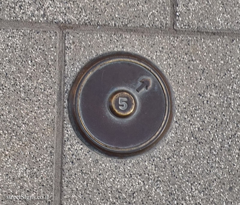The previous image belongs to this sign
