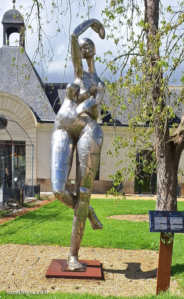 Carquefou - Château de Maubreuil - The Dancer - Statue by Vincent Magni - 1 Maubreuil, 44470 Carquefou, France