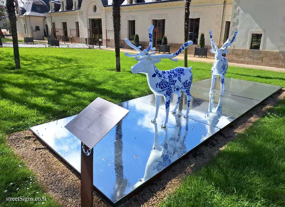 Carquefou - Château de Maubreuil - Deer - Sculpture by Liu Ren - 1 Maubreuil, 44470 Carquefou, France