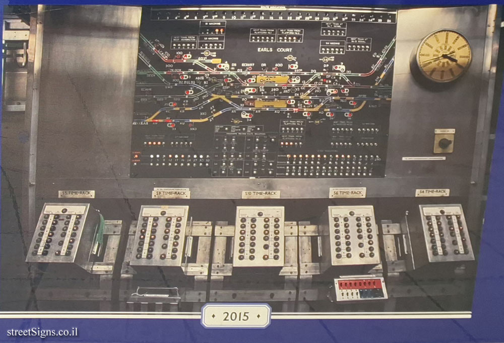 London - All about signaling at Earl’s Court station - 2015 - Surveillance After train traffic at Earl’s Court (old equipment)