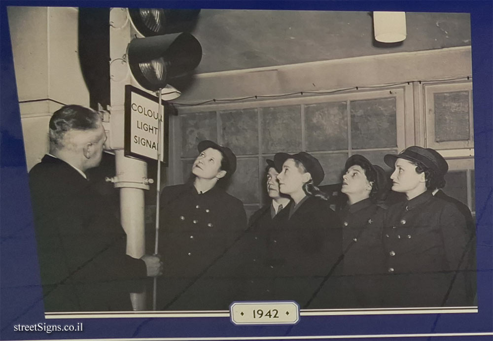 The previous image belongs to this sign