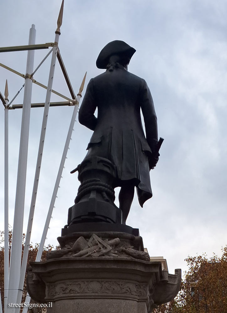 London - Statue of Captain James Cook - Admiralty Pl, London SW1A 2WH, UK