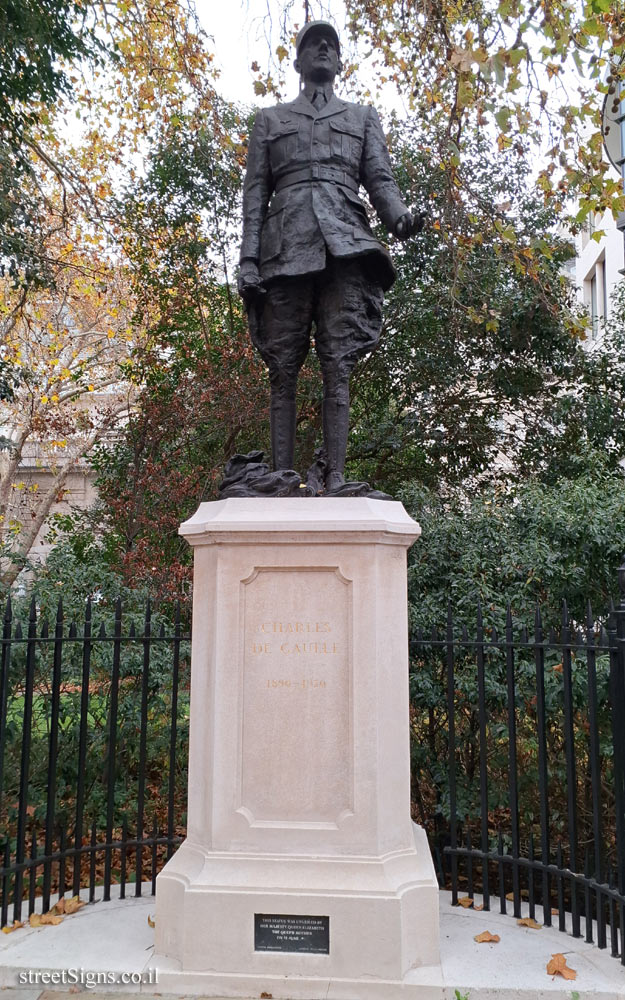 London - Statue of Charles de Gaulle - 1 Carlton House Terrace, London SW1Y 5DG, UK