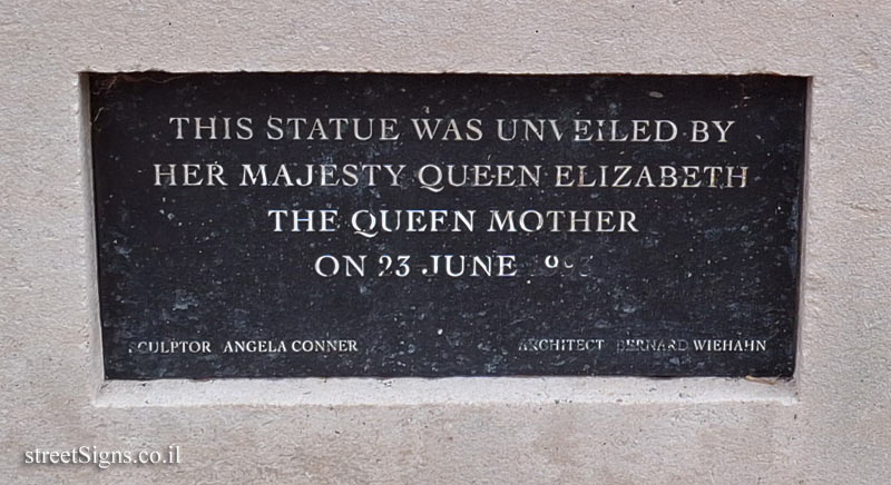 London - Statue of Charles de Gaulle - 1 Carlton House Terrace, London SW1Y 5DG, UK