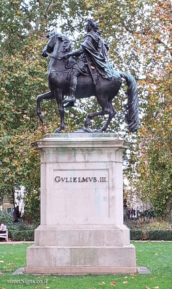 London - Equestrian statue of William III - St. Jamess Square, London, UK