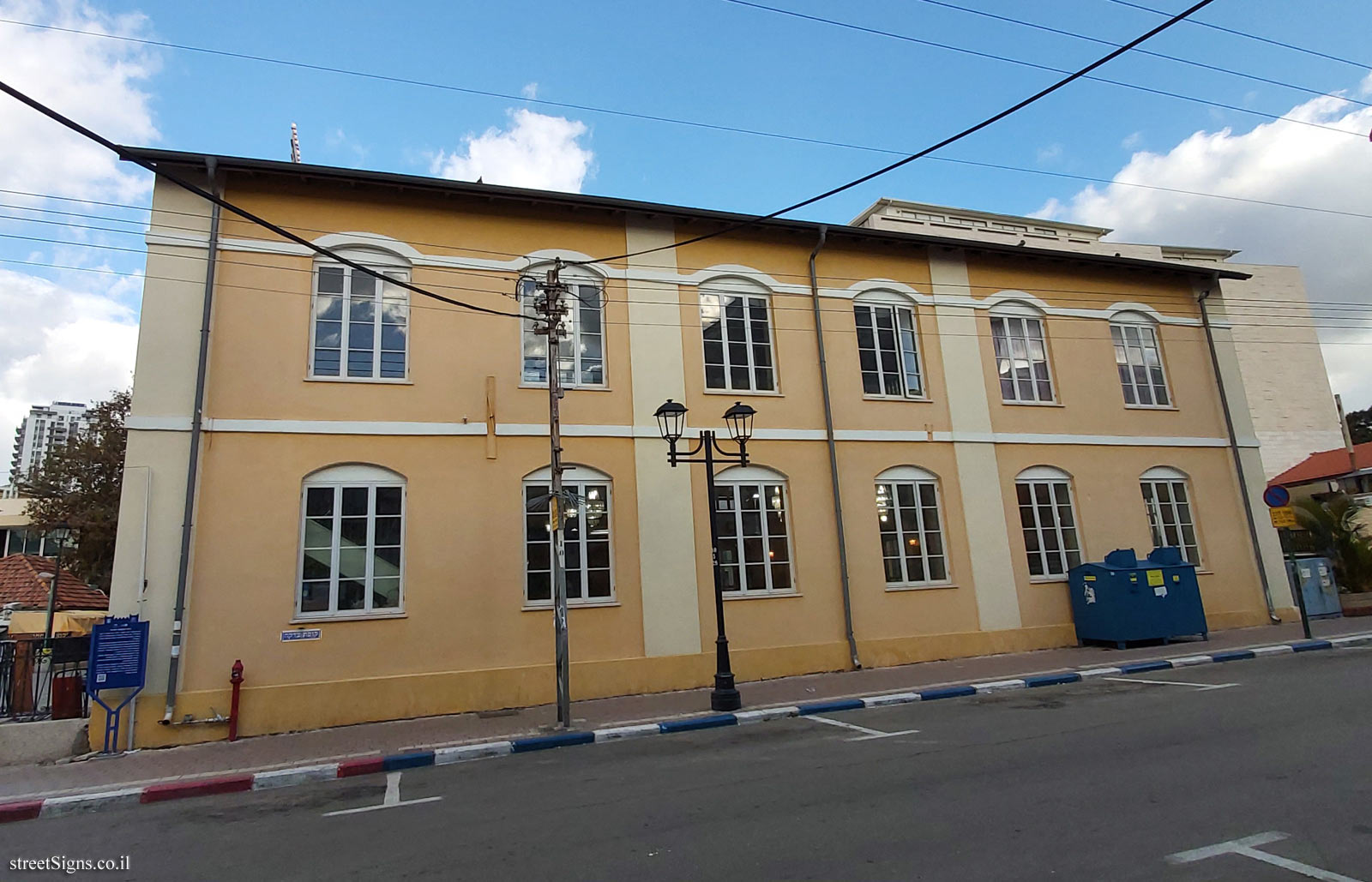 The Great Synagogue - Hovevei Tsiyon St 35, Petah Tikva, Israel