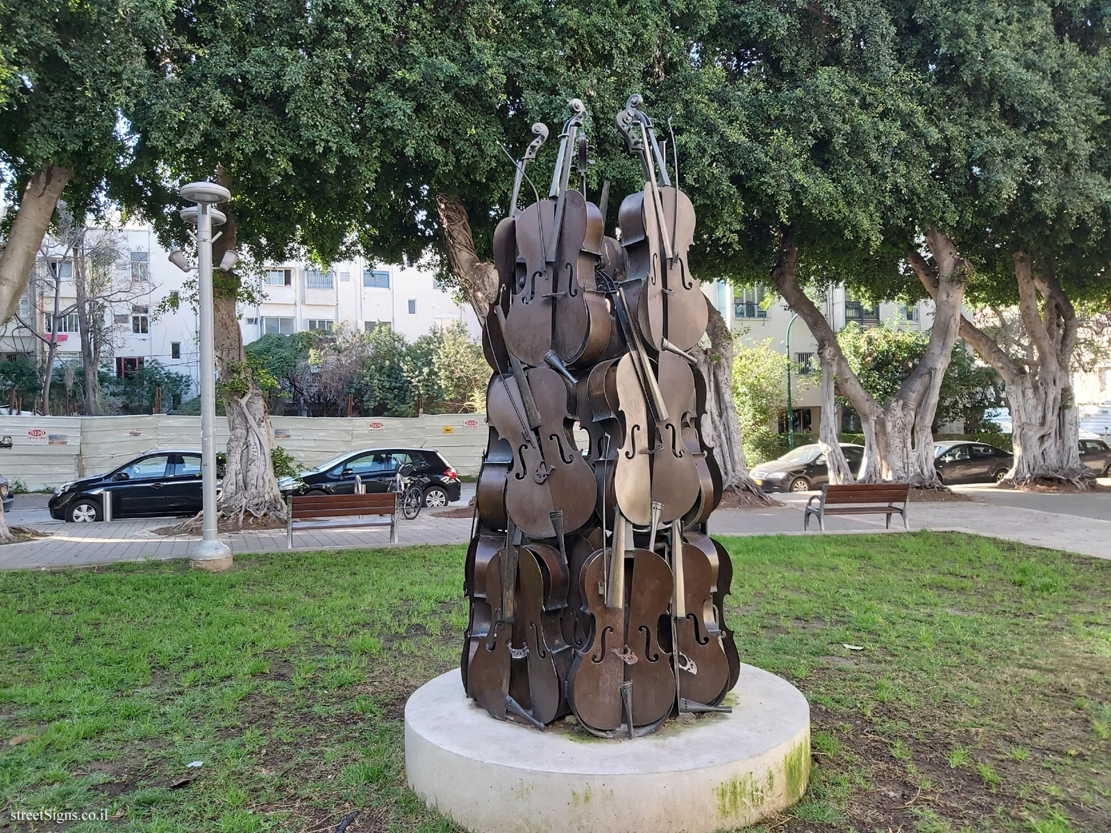 "Music Power II" - Outdoor sculpture by Arman (Armand Fernandez) - Louis Marshall St 25, Tel Aviv-Yafo, Israel