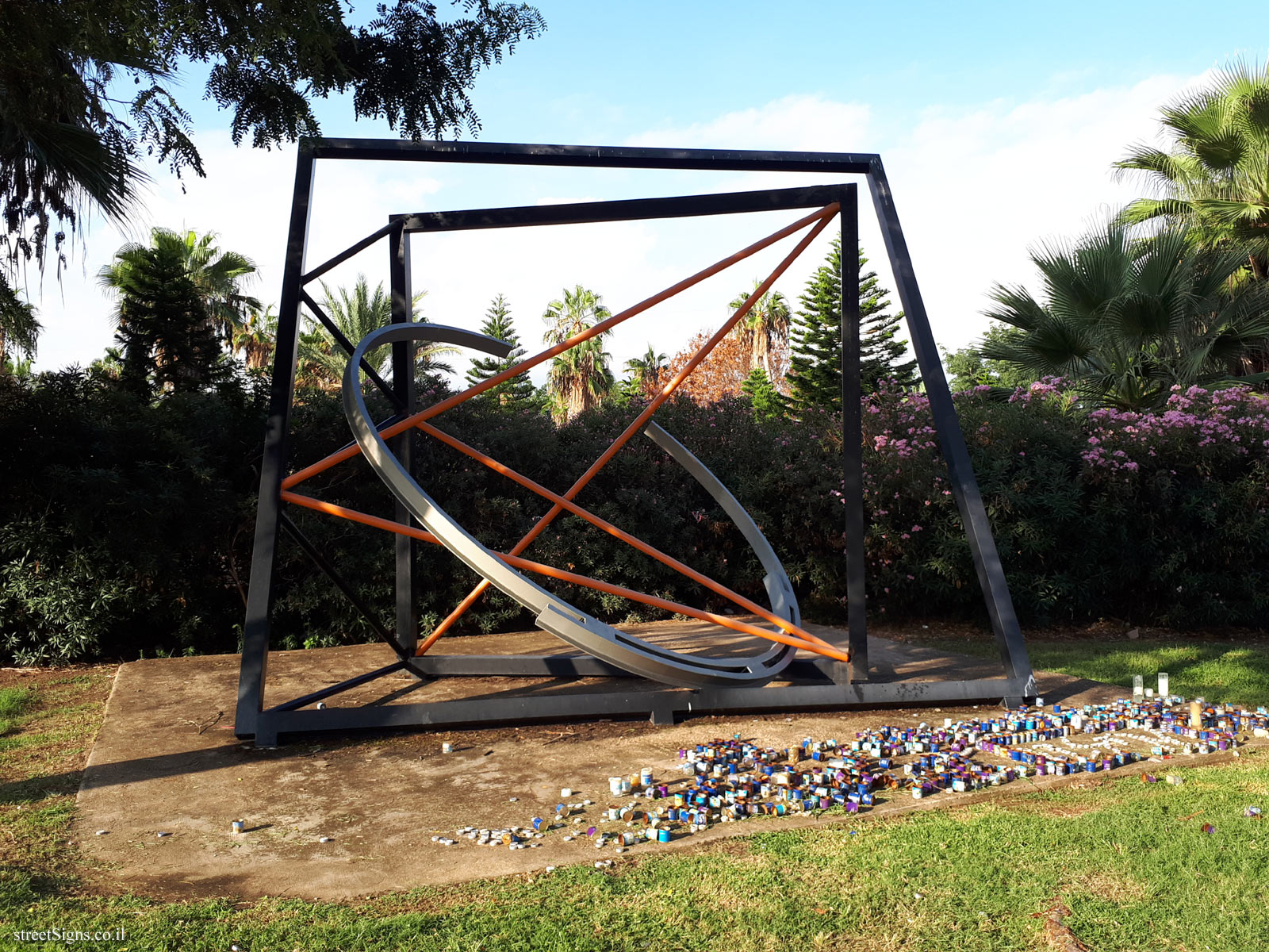 "Intermediate" - Outdoor sculpture by David Mezach - Shlomo Ibn Gabirol St, Tel Aviv-Yafo, Israel