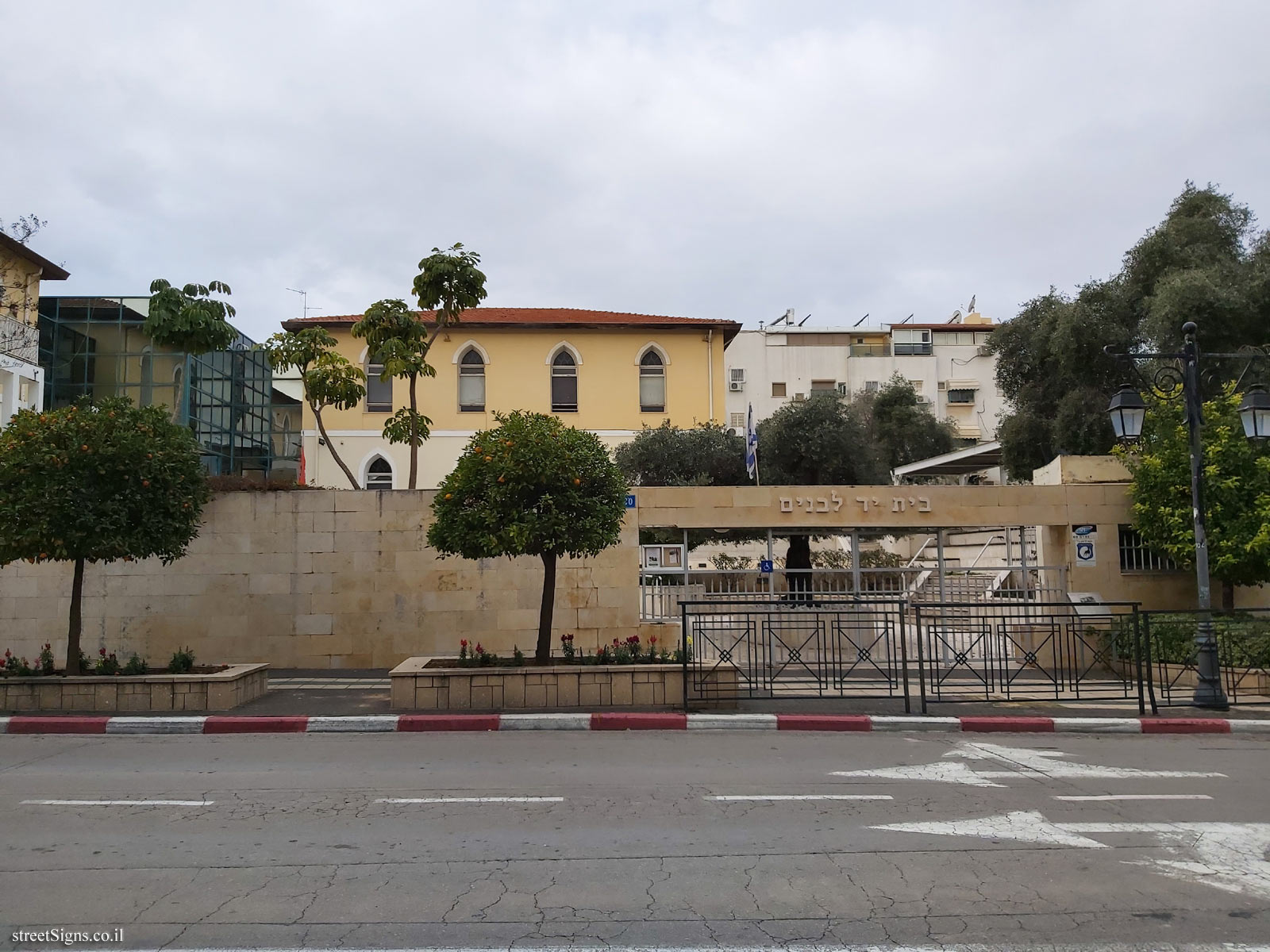 Yad La’Banim - Administration Center - Akhad ha-Am St 20, Rishon LeTsiyon, Israel
