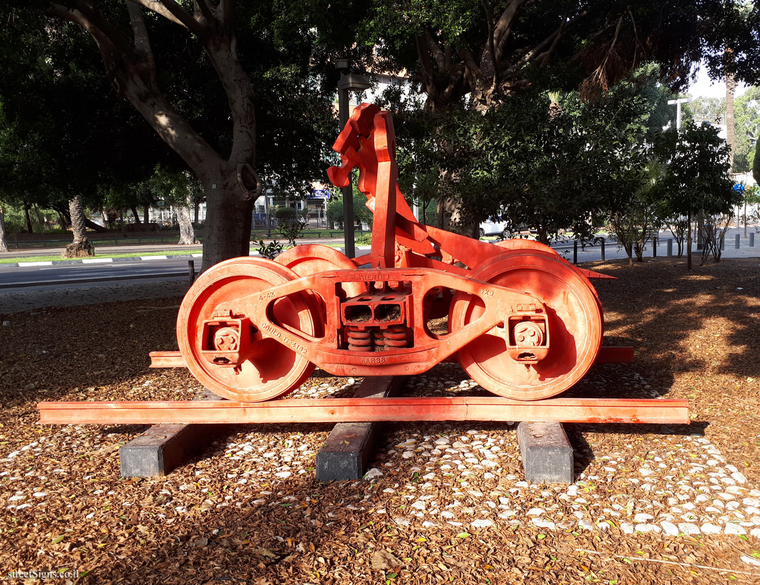 Tel Aviv - Tomarkin sculptures at Abu Nabot Park - Coreolane