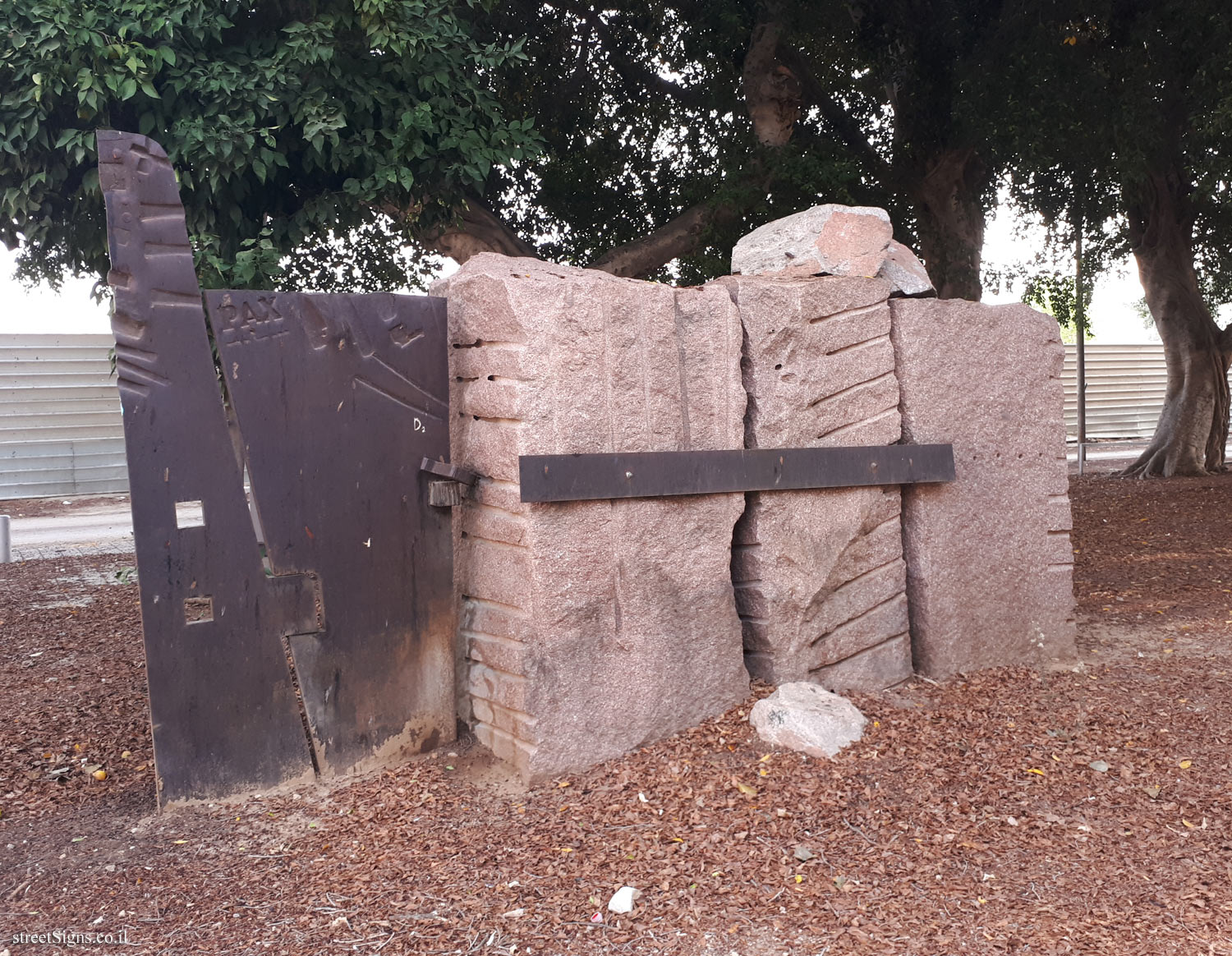 Tel Aviv - Tomarkin sculptures at Abu Nabot Park - Locked