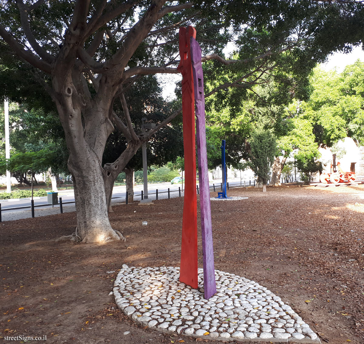 Tel Aviv - Tomarkin sculptures at Abu Nabot Park - Samurai Dialogue (for Akira Kurosawa)