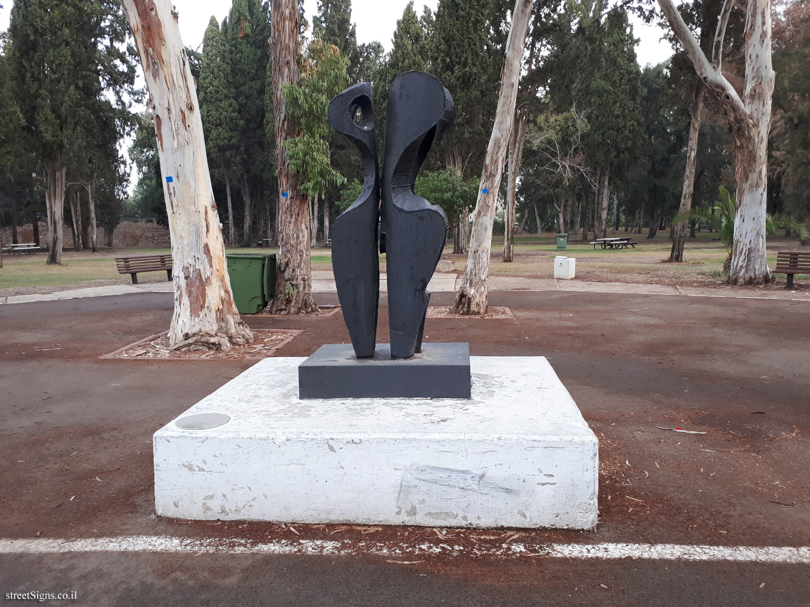 "Untitled" - Outdoor sculpture by Motti Meller - Yarkon Park - Tel Aviv-Yafo, Israel