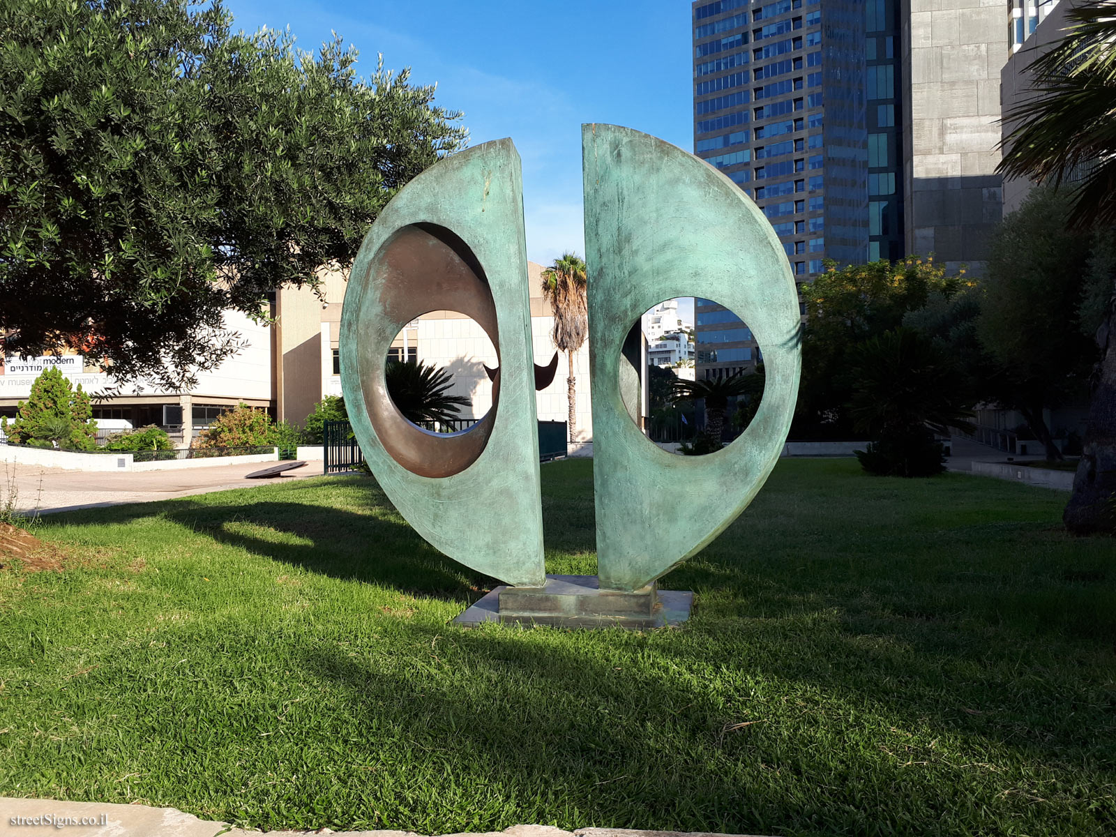 "Two Forms" - Outdoor sculpture by Barbara Hepworth - Beit Ariela Plaza, sderot king saul 27, Tel Aviv, Israel