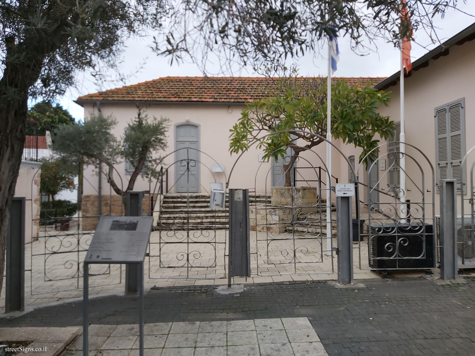 Rishon LeTsiyon - The Museum Complex - Akhad ha-Am St 3, Rishon LeTsiyon, Israel