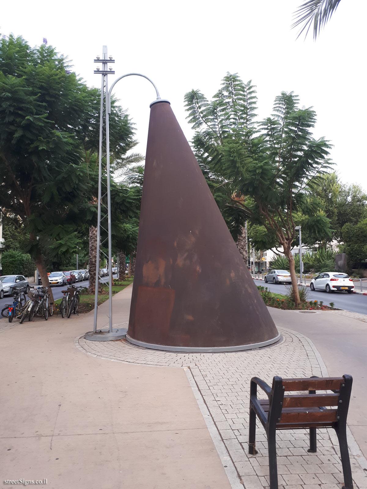 "Mandatory Sculpture No 1" - Outdoor sculpture by Gabi Klasmer - Sderot Ben Gurion 112, Tel Aviv-Yafo, Israel
