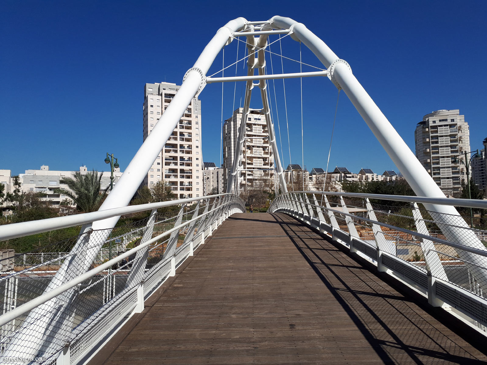 Givatayim - Bridge named for Isaac Drezia