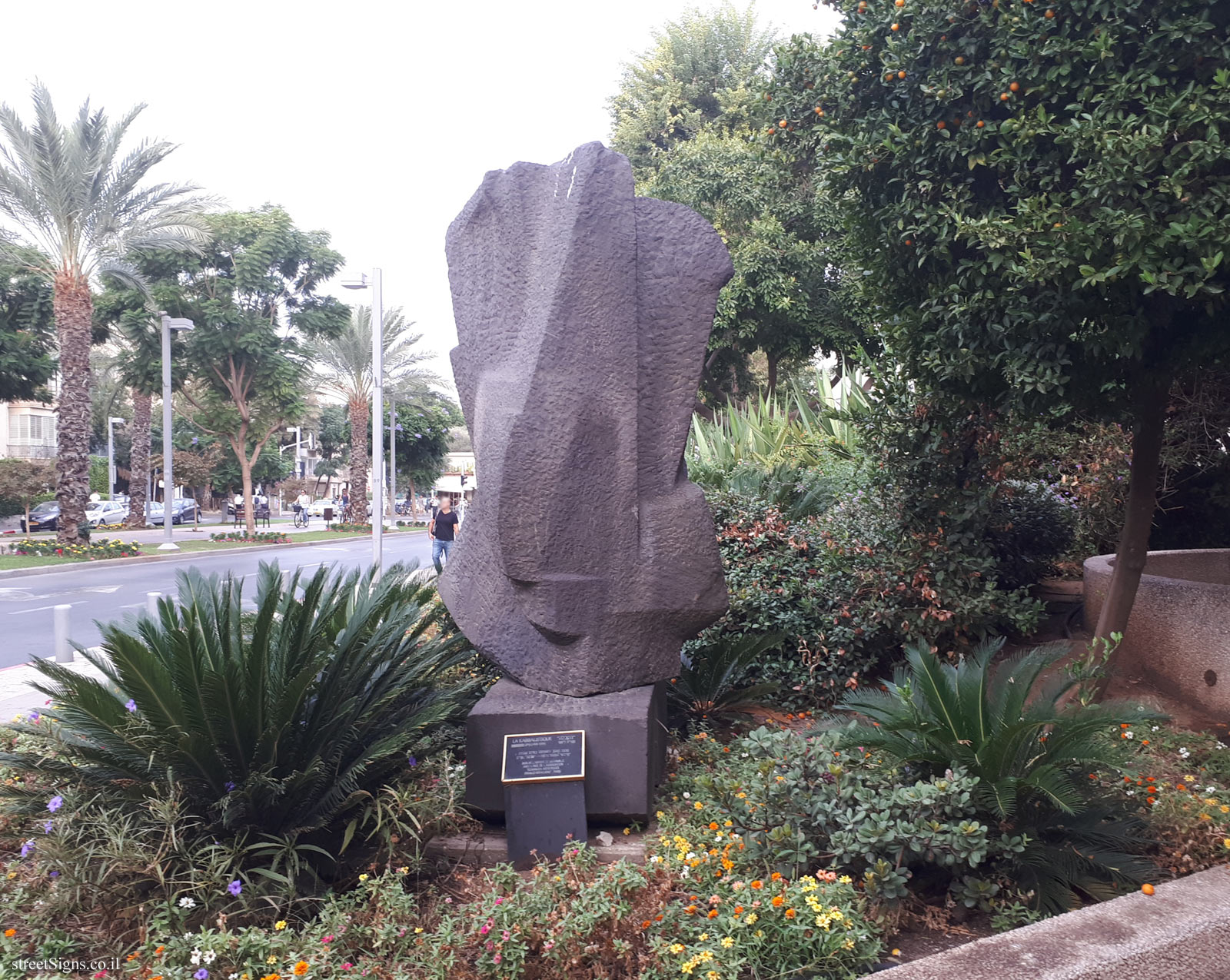 "Kabbalah" - Outdoor sculpture by Morice Lipsi - Sderot Ben Gurion 112, Tel Aviv-Yafo, Israel