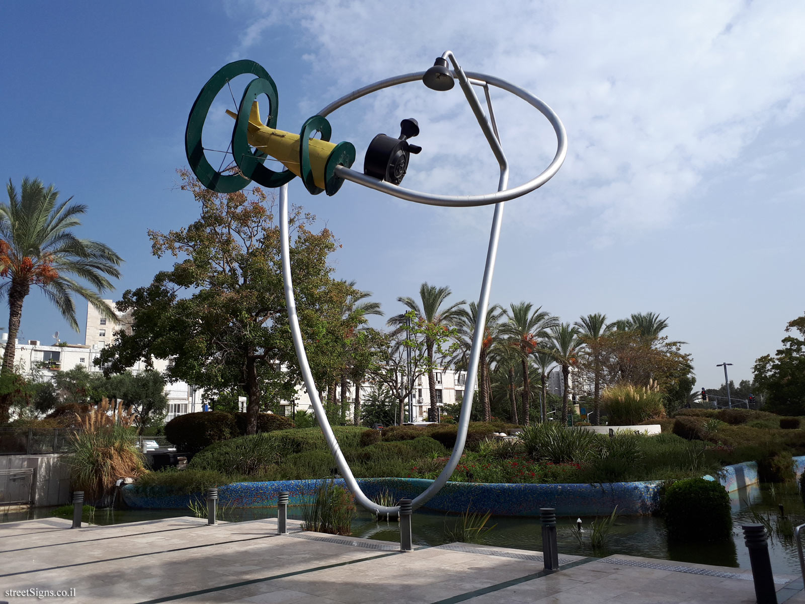 "From Sunset Red to Sunrise" - Outdoor sculpture by Zvika Kantor - Einstein St 40, Tel Aviv-Yafo, Israel