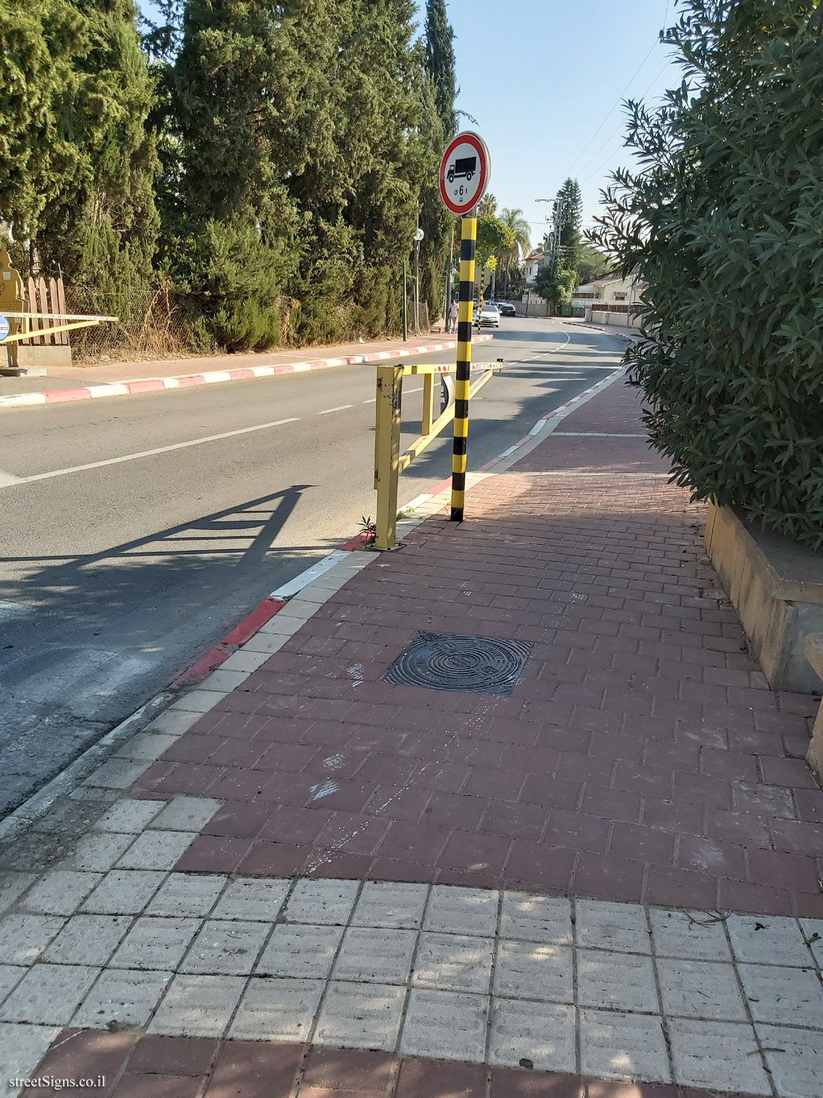 Mazkeret Batya - Netiv HaShayarot Street