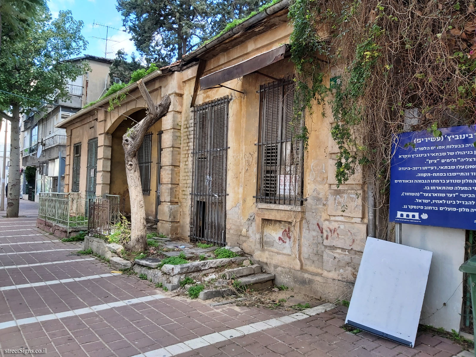 Historical Sites - Rabinovich Hotel (Rich) - Yehuda Leib Pinsker St 27, Petah Tikva, Israel
