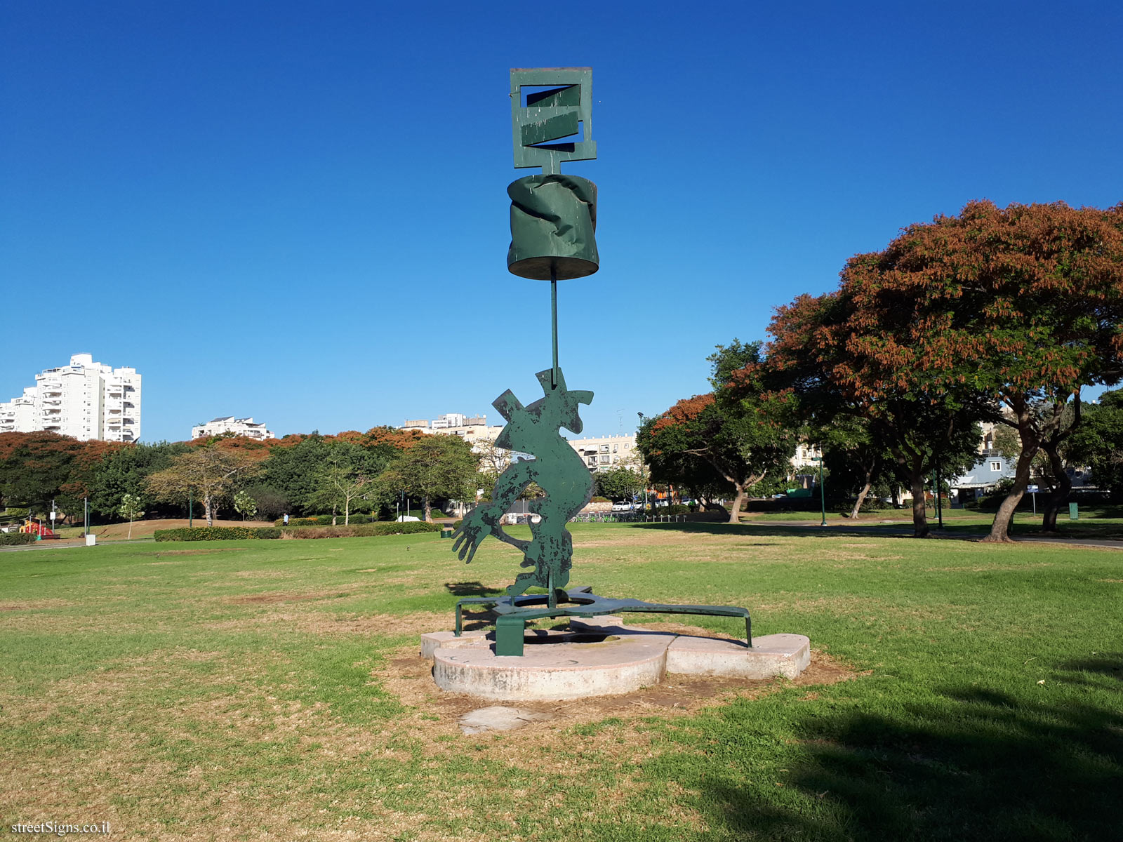 "The Ambition Sculpture" - Outdoor sculpture by Zvika Kantor - Eitan Livni St 41, Tel Aviv-Yafo, Israel