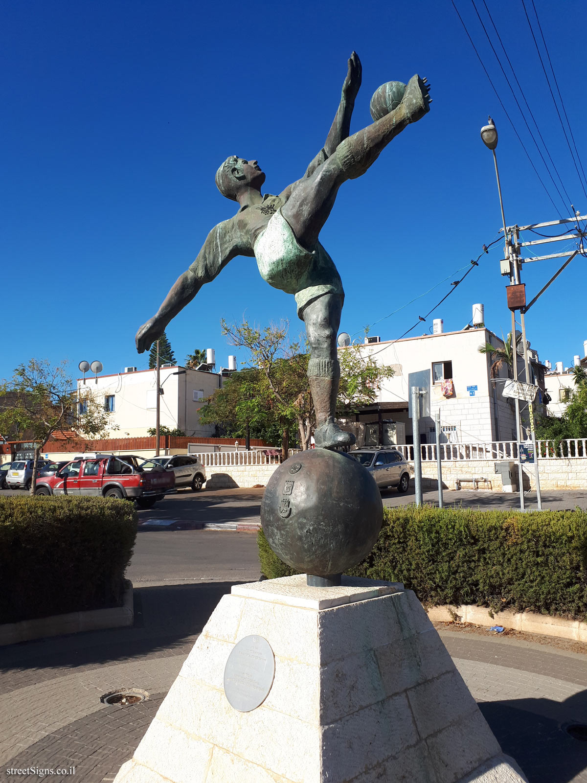 "In Memory of Natan Panz" - Outdoor sculpture by Zvi Geyra - Shivtei Israel St 62, Tel Aviv-Yafo, Israel