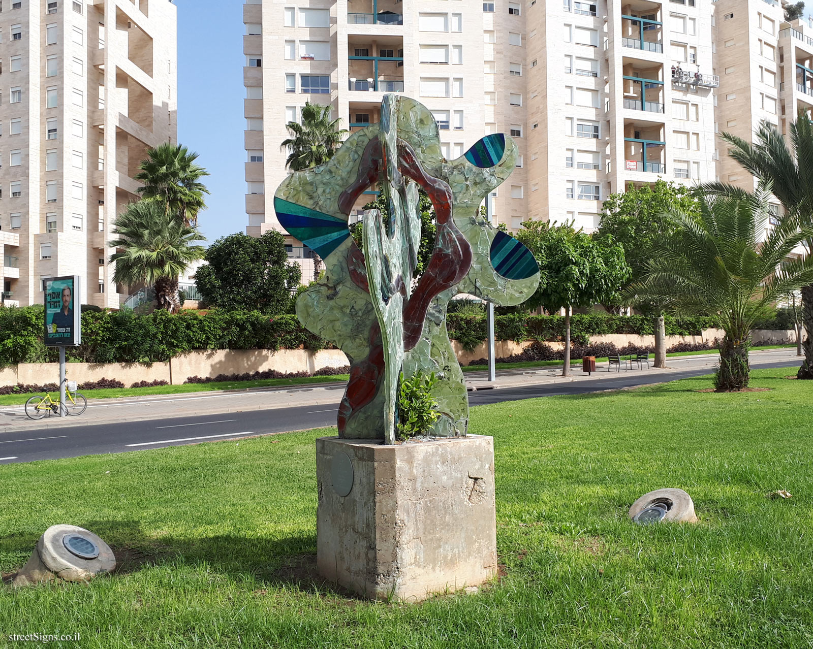 "The Magician" - Outdoor sculpture by Allen David - Einstein/Levi Eshkol Blvd, Tel Aviv-Yafo, Israel