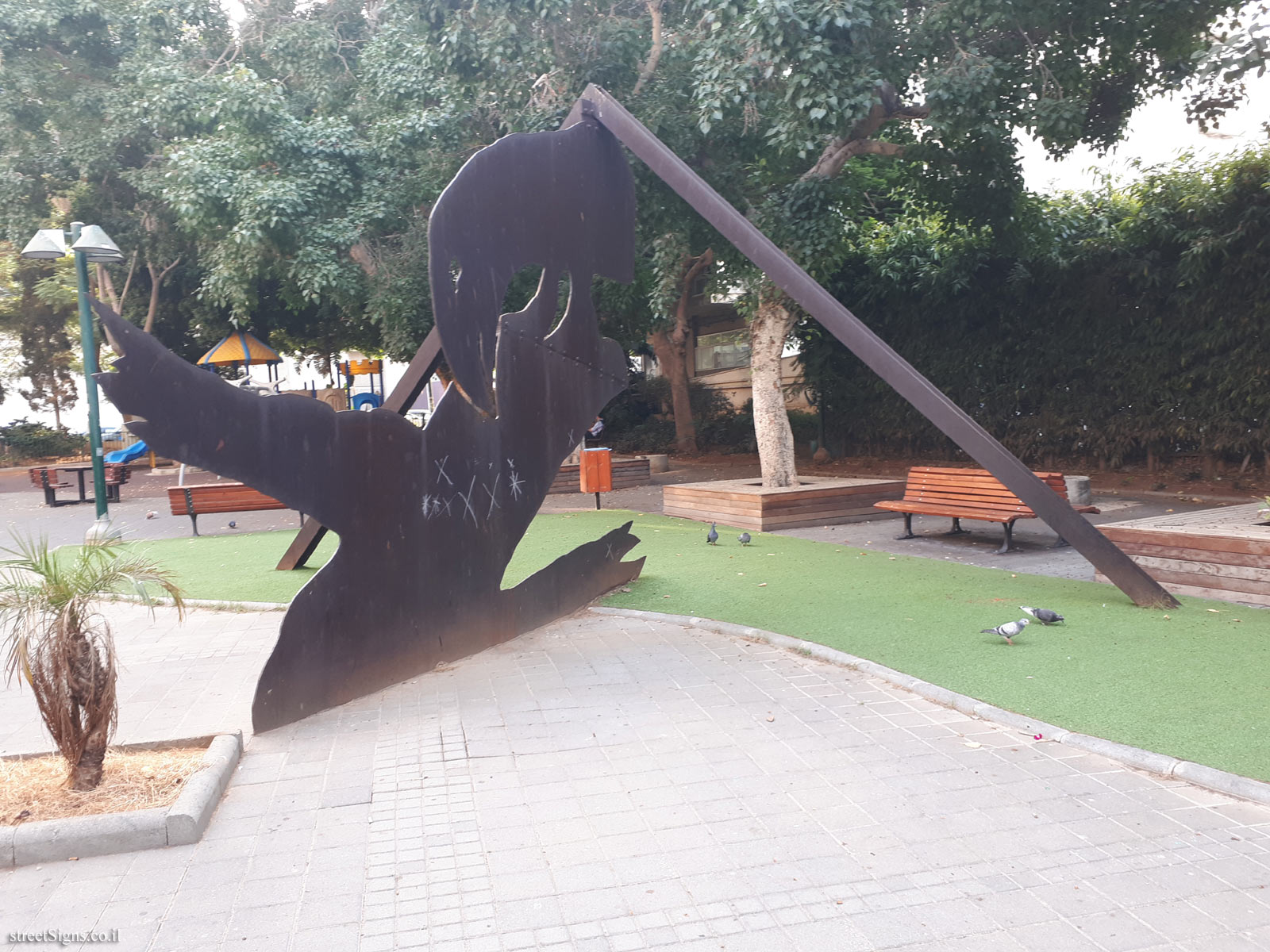 "Prometheus" - Outdoor sculpture by Menashe Kadishman - Dubnov St 8, Tel Aviv-Yafo, Israel