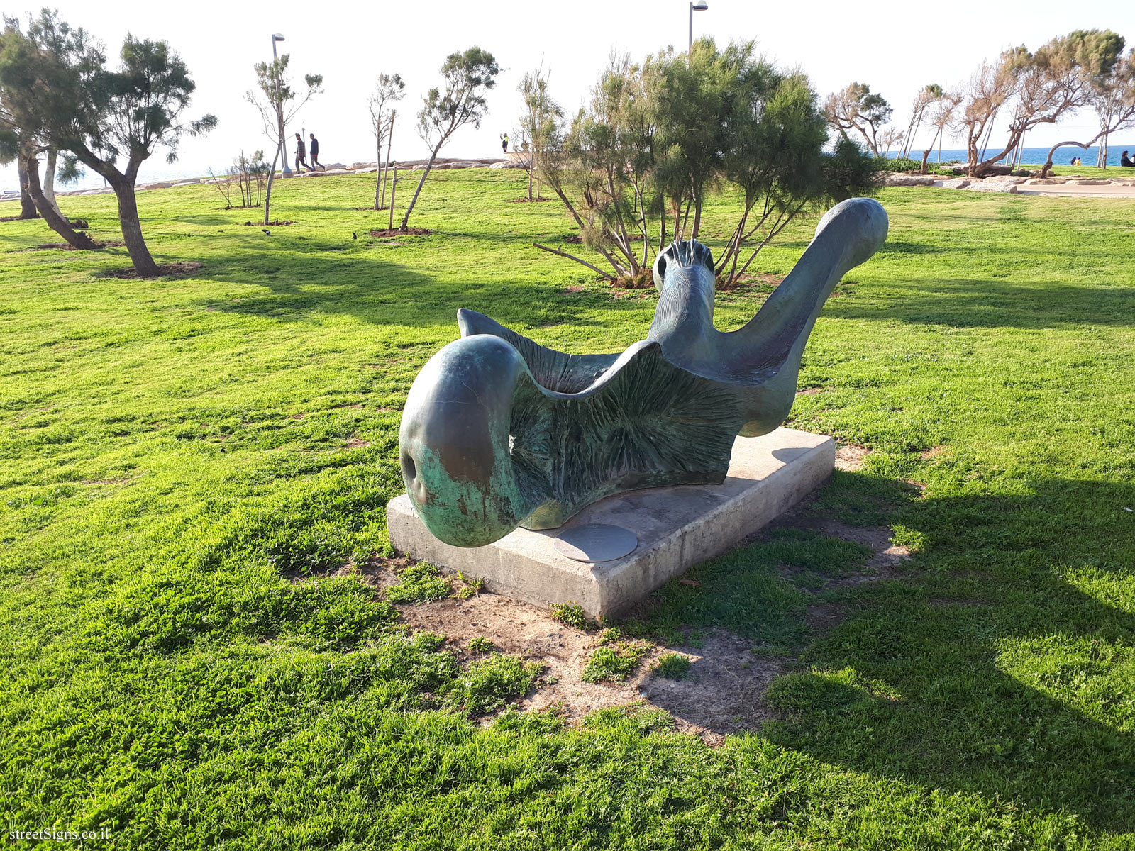 Tel Aviv - "Sacrifice" - Outdoor sculpture by Eli Ilan - Charles Clore Garden