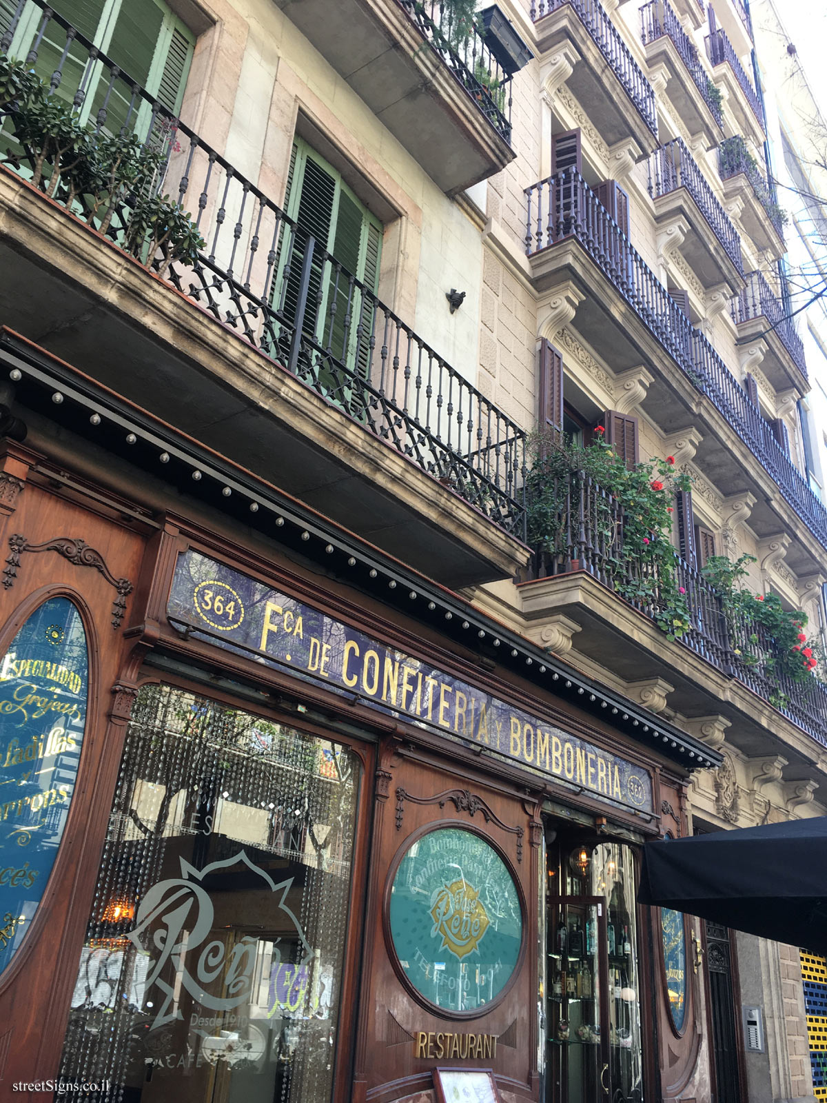 A plaque in honor of J. Reñé Restaurant - Barcelona