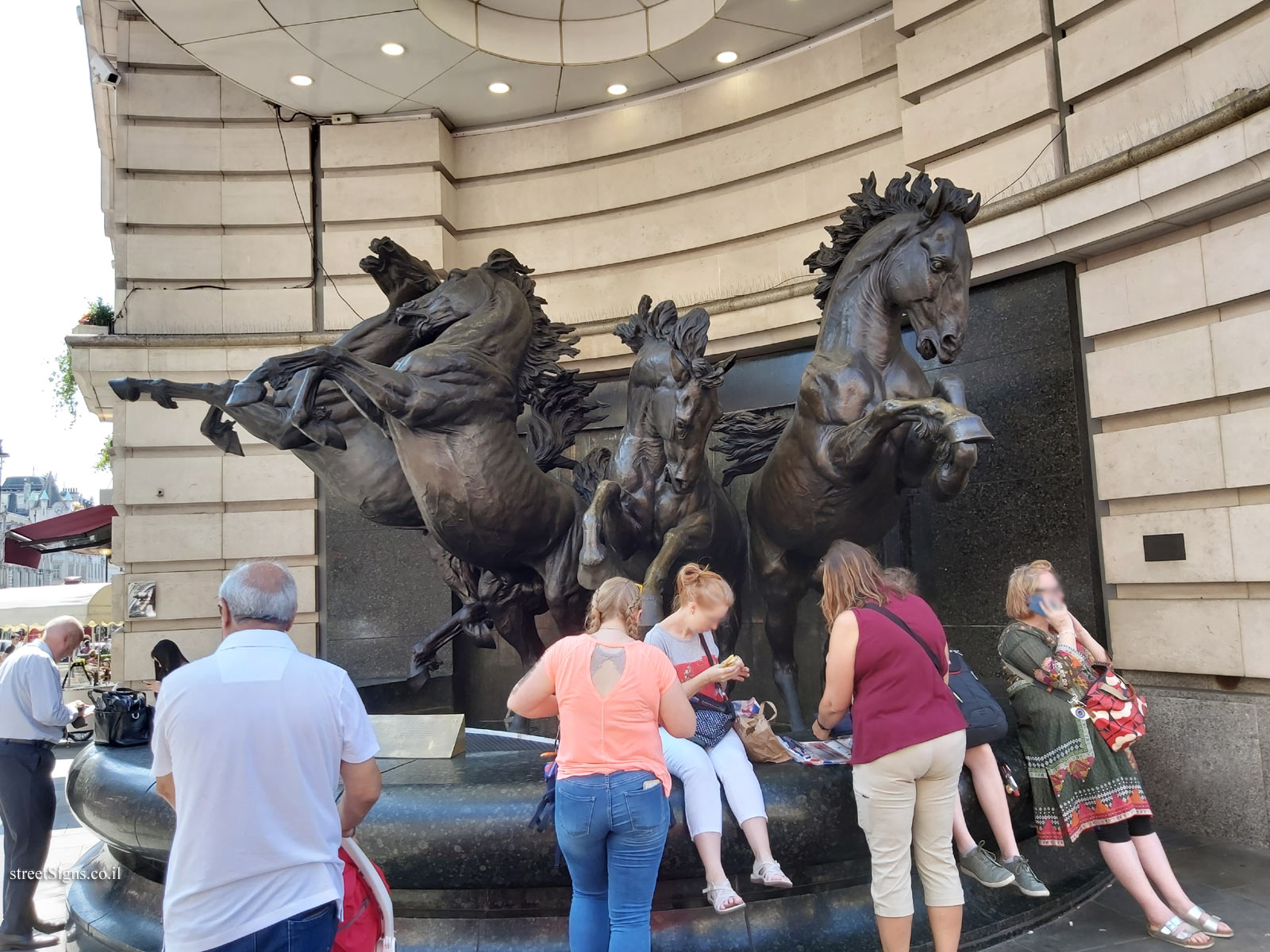 London - The Horses of Helios - 34 Haymarket, St. James’s, London W1D 7AD, UK