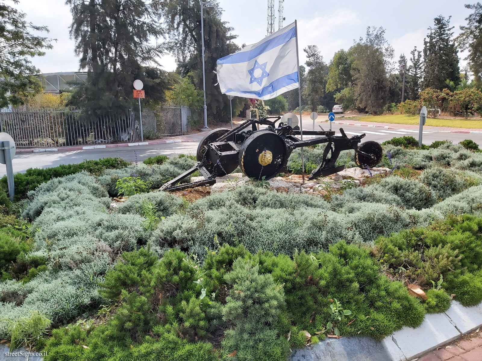 Tel Yitzhak - The Machresha Square