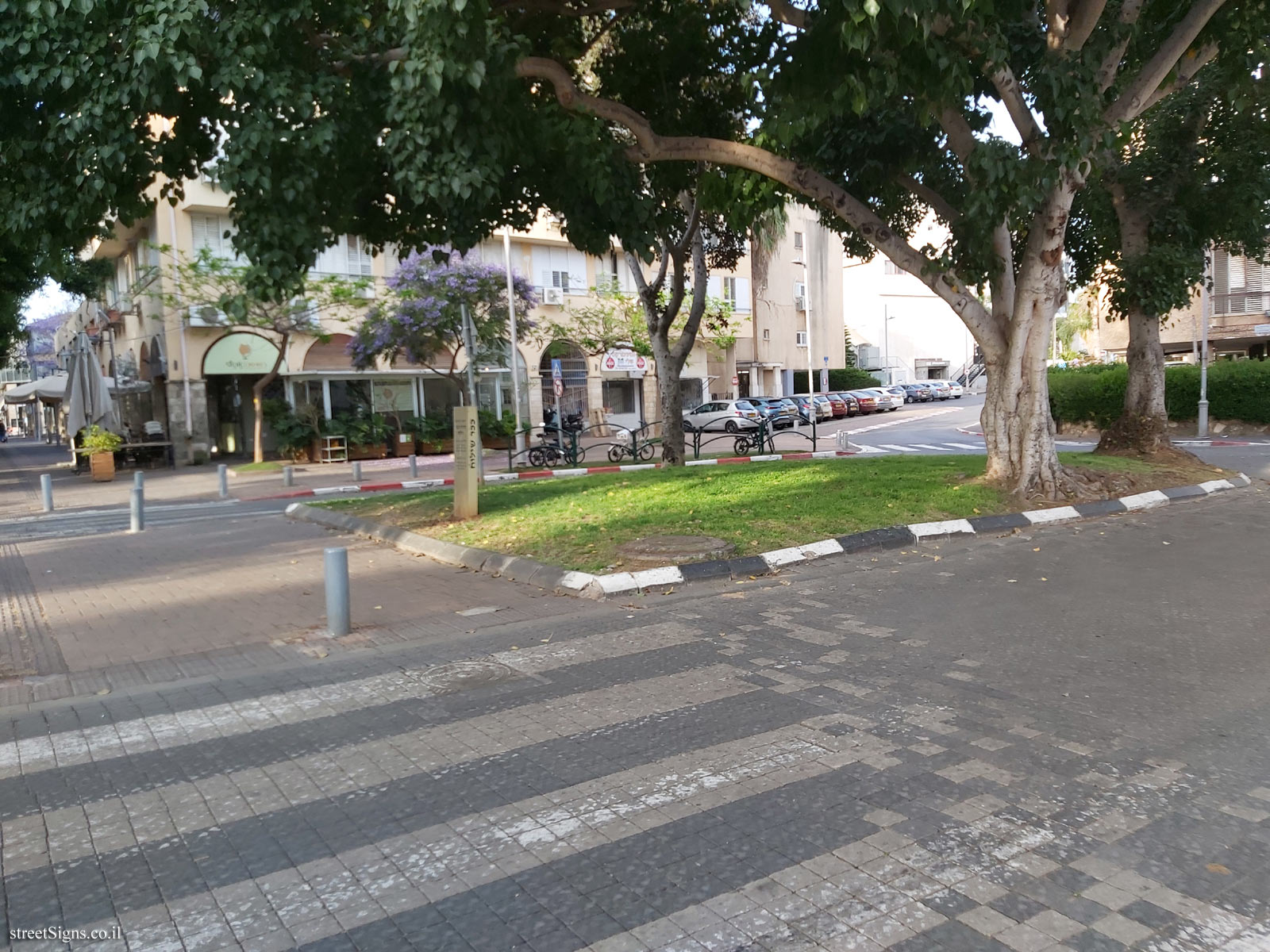 Herzliya - Shiloah Square - Tchernikhovski St 2, Herzliya, Israel