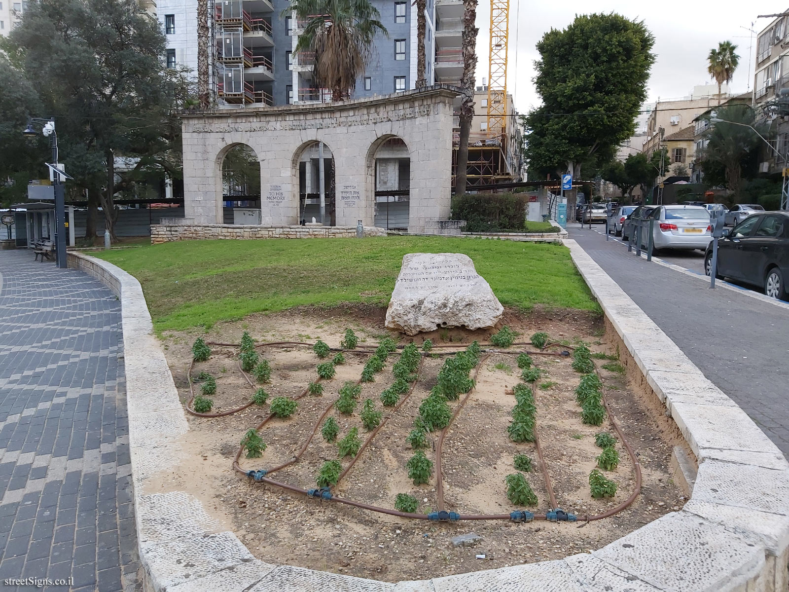 Petah Tikva - Baron Gate Monument - Baron Hirsch St 2, Petah Tikva, Israel