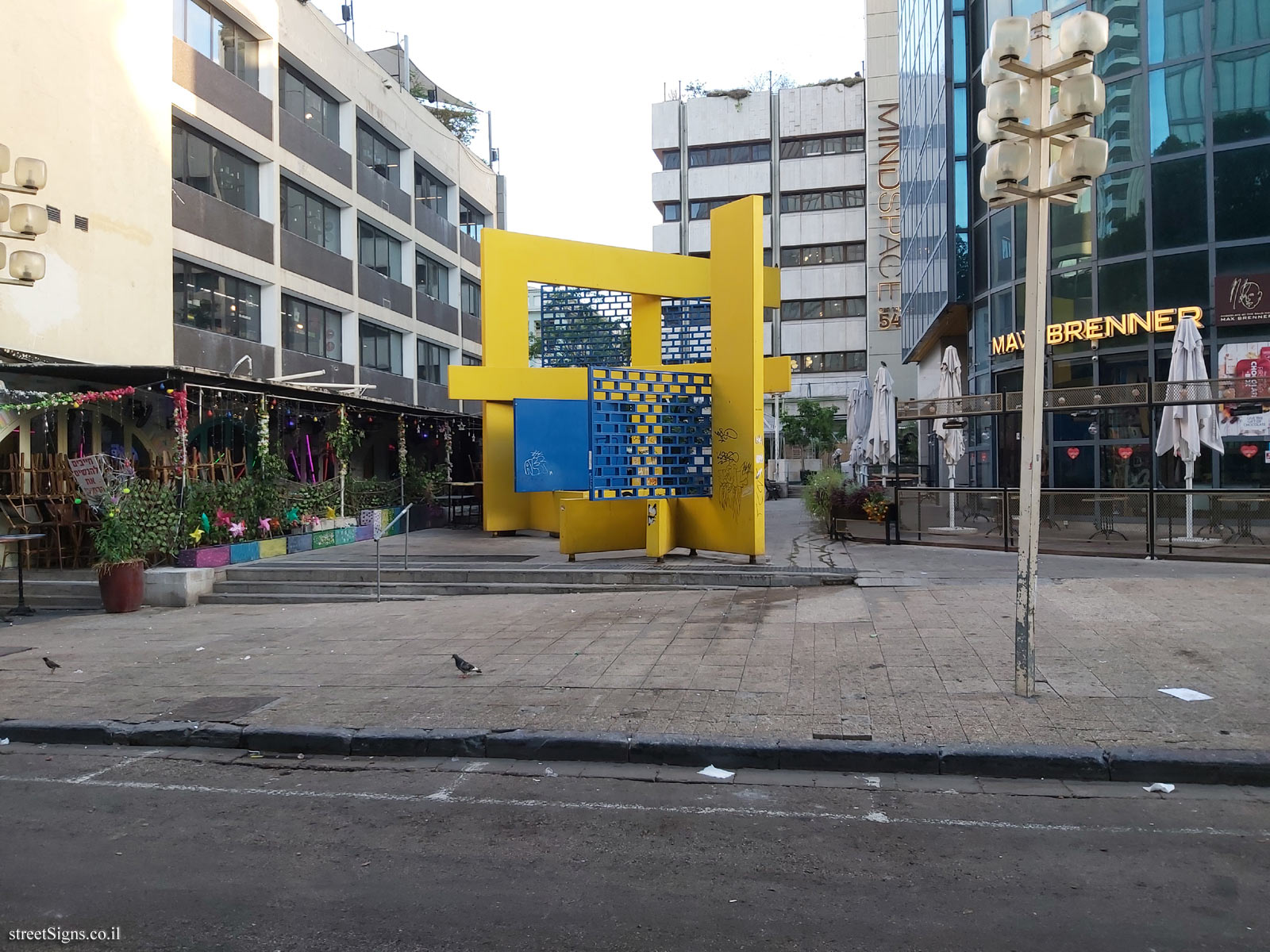 "Window on the Boulevard" - Outdoor sculpture by Buky Schwartz - Rothschild Blvd 41, Tel Aviv-Yafo, Israel