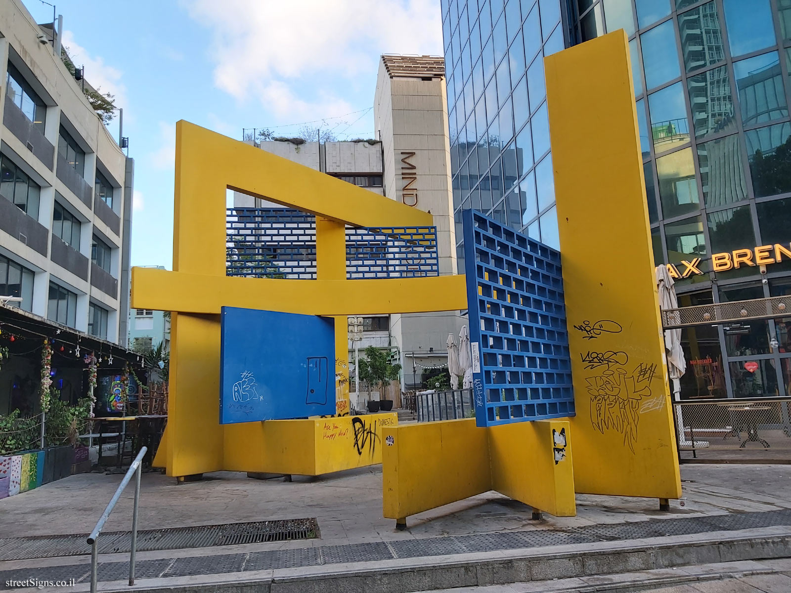 "Window on the Boulevard" - Outdoor sculpture by Buky Schwartz - Rothschild Blvd 41, Tel Aviv-Yafo, Israel