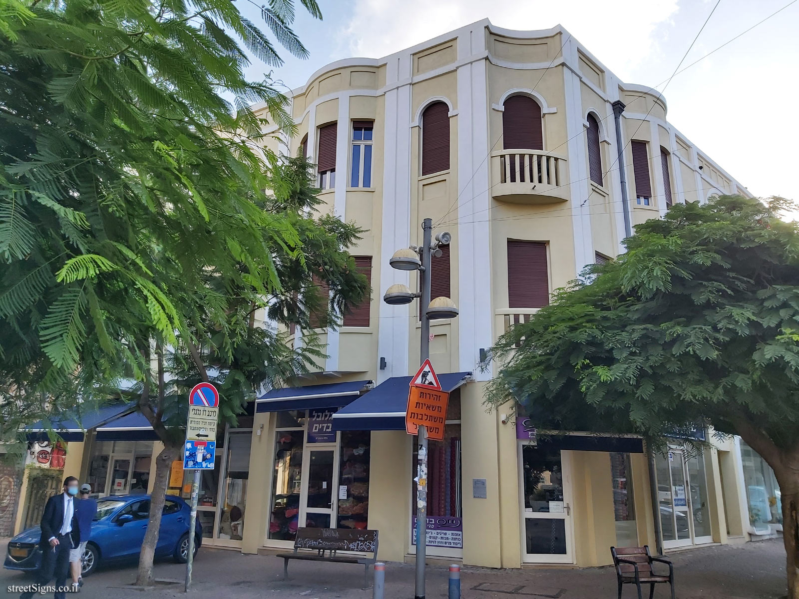 Tel Aviv - buildings for conservation -  Nahalat Binyamin 17, c/r Rambam 13