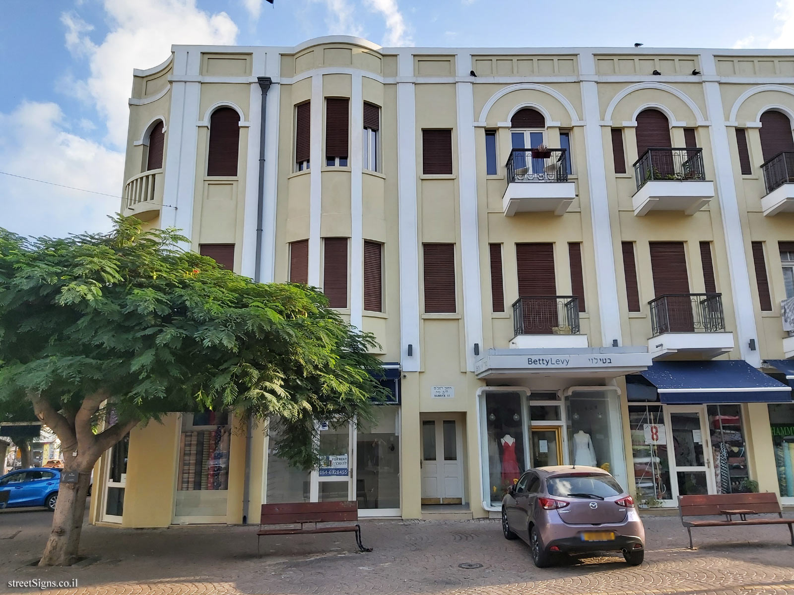 Tel Aviv - buildings for conservation -  Nahalat Binyamin 17, c/r Rambam 13