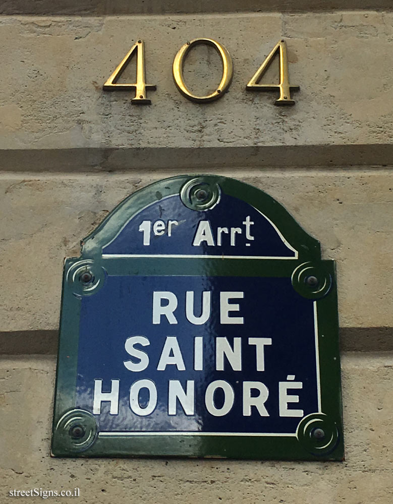 The number of the house above the sign in Paris - Saint Honoré