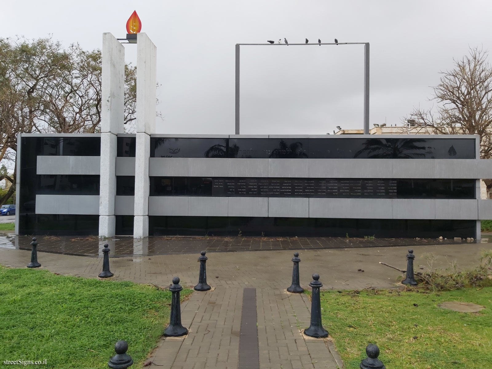 Rosh HaAyin - a monument in memory of the locals who fell in the Israeli wars - Ha-Rav Shalom Shabazi St 41, Rosh Haayin, Israel