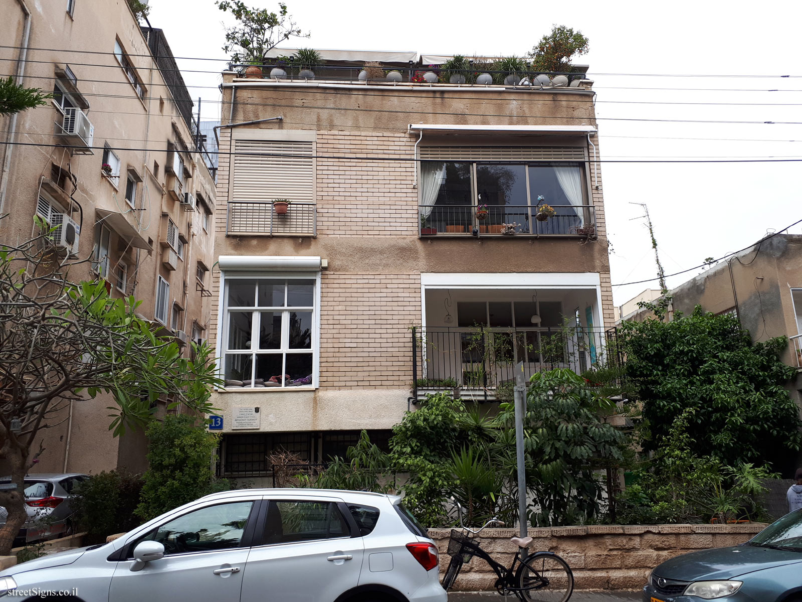 The house of Benhamin Tammuz - Ha-Rav Levi Yitskhak St 13, Tel Aviv-Yafo, Israel