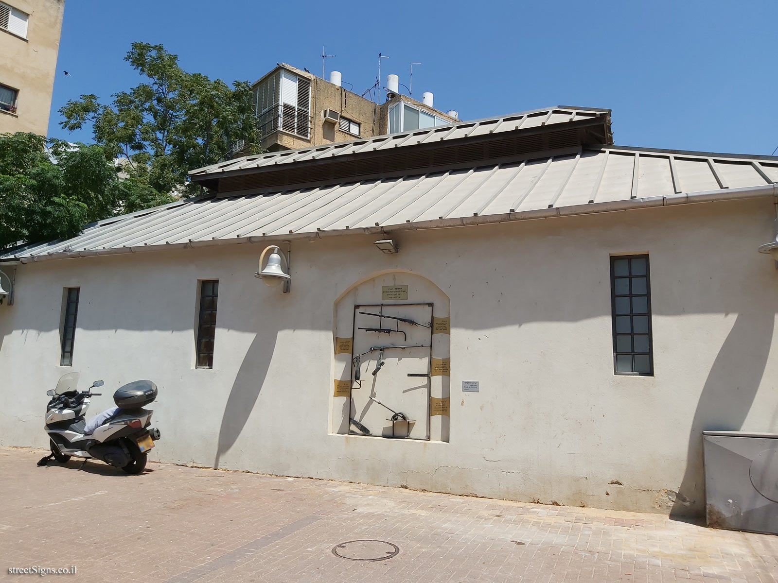 Givatayim - "IMI Channels" - outdoor sculpture by Michael Messinger - HaShomer St 7, Giv’atayim, Israel